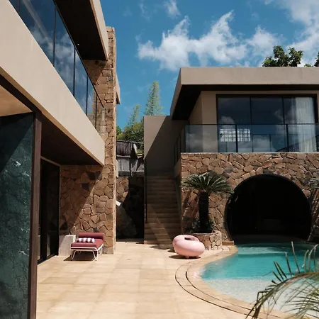 Slim Summer House