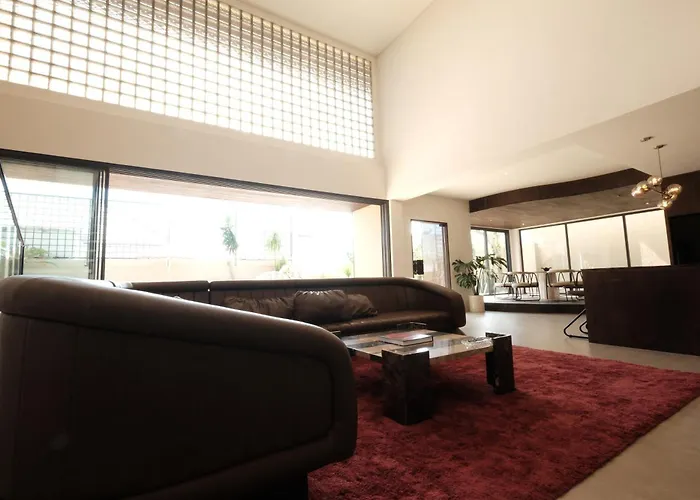 Slim Summer House, 4 Bedroom Mid Century In Villa