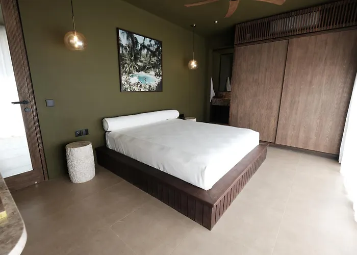Slim Summer House, 4 Bedroom Mid Century In Villa *