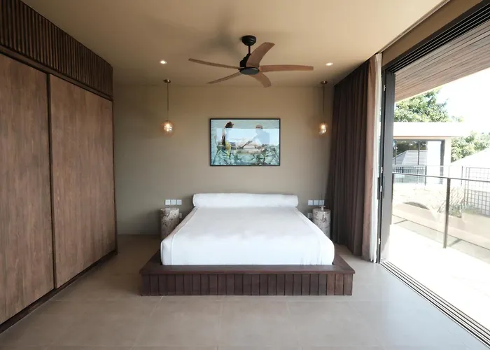 Slim Summer House, 4 Bedroom Mid Century In