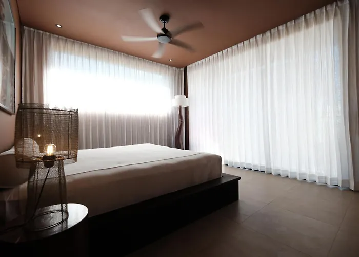 Villa Slim Summer House, 4 Bedroom Mid Century In