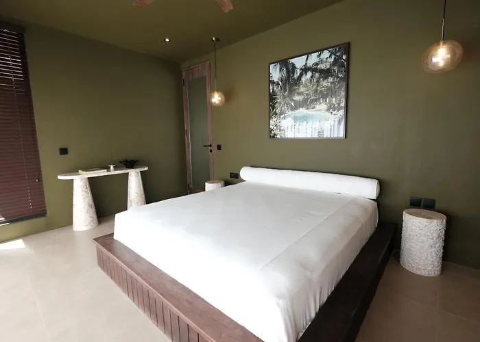 Slim Summer House, 4 Bedroom Mid Century In Villa *