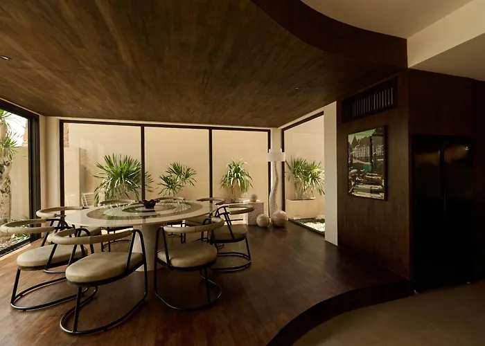 Slim Summer House, 4 Bedroom Mid Century In