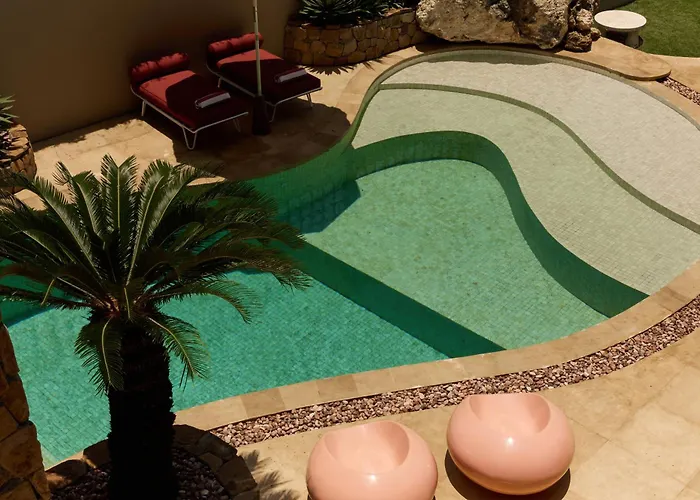 Villa Slim Summer House, 4 Bedroom Mid Century In