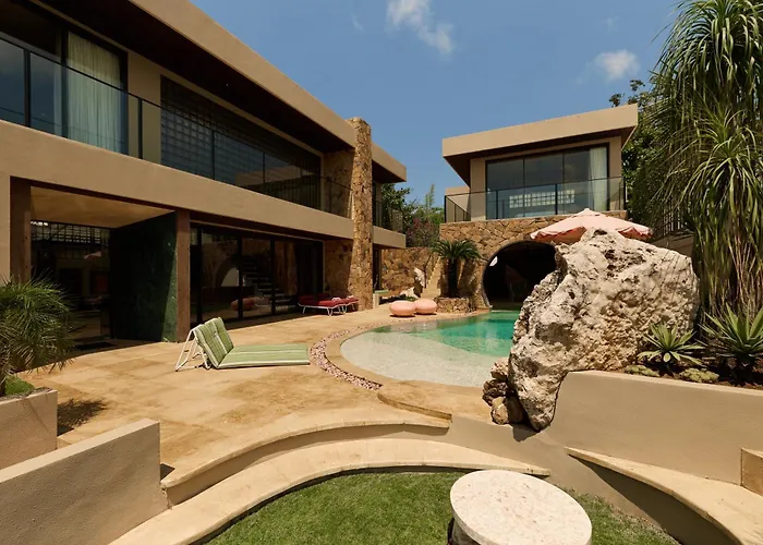 Slim Summer House, 4 Bedroom Mid Century In Villa *
